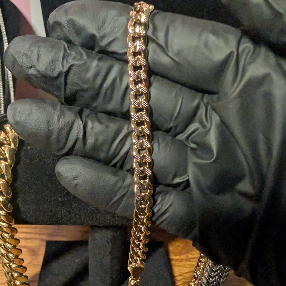 Elegant Gold Chain Bracelet
